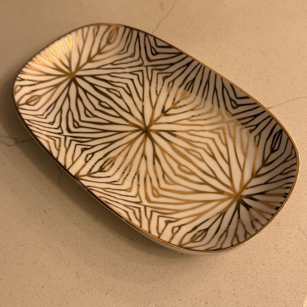TALIANNA Lilypad Catchall Gold Tray - Picture 4 of 6